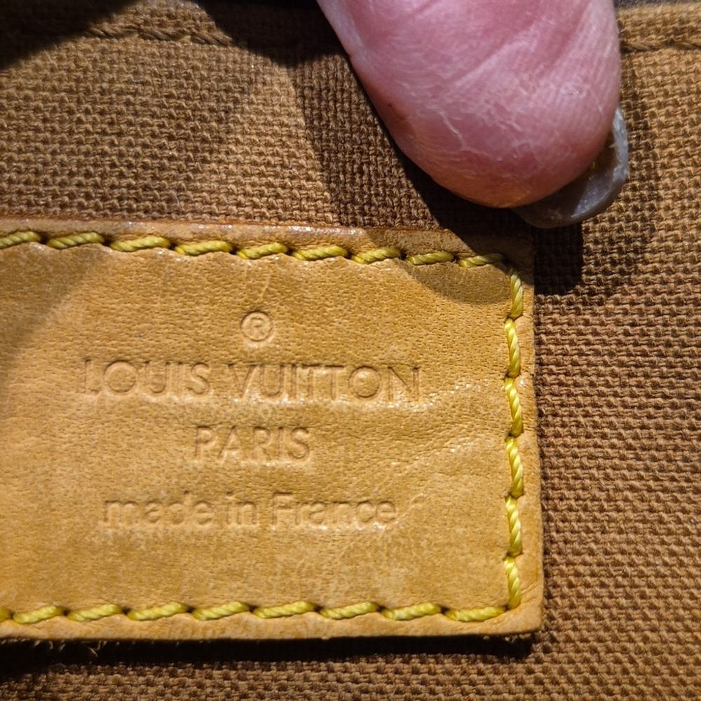 LouisVuittonPopincourt 22" Adj. CrossbodyStrap,(retired.(#1710).L12"×H.5.5"×W.5" - Picture 15 of 16